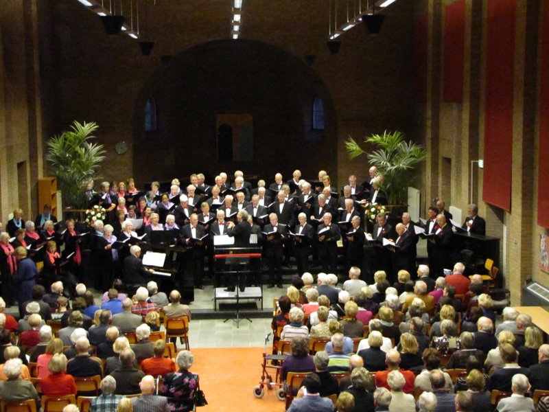 Het najaarsconcert werd gehouden in de sfeervolee aula van het St Oelbert Gymnasium te Oosterhout